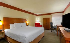 La Quinta Inn And Suites Charlotte Airport North
